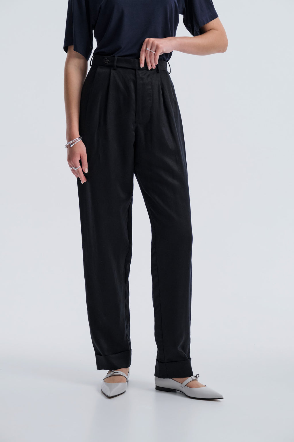 The Oxford Line Tailored Pants